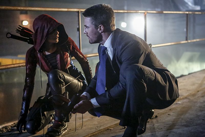 Arrow -- Legacy -- Image AR501c_0003b --- Pictured (L-R): Willa Holland as Speedy and Stephen Amell as Oliver Queen -- Photo: Bettina Strauss/The CW -- ÃÂ© 2016 The CW Network, LLC. All Rights Reserved.