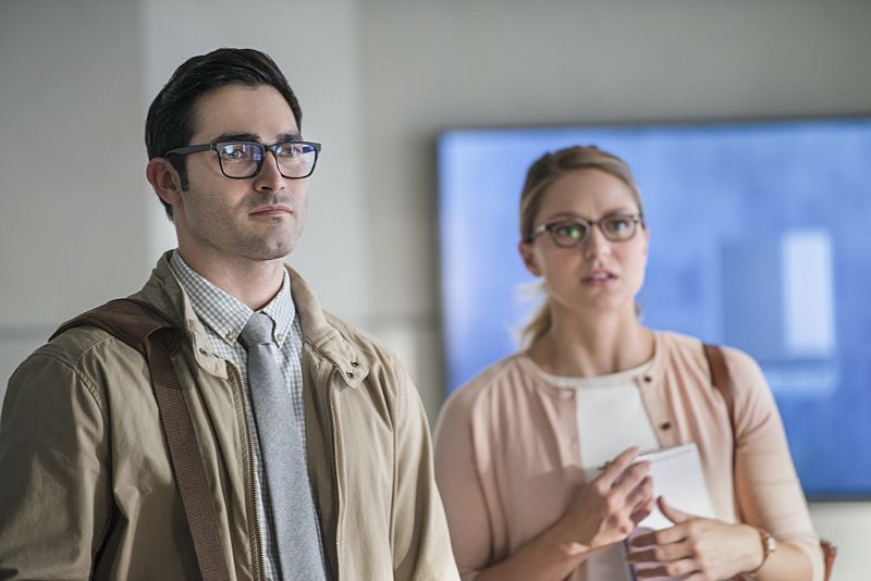 Supergirl -- The Adventures Of Supergirl -- Image SPG201a_0213 -- Pictured (L_R) Tyler Hoechlin as Clark and Melissa Benoist Kara -- Photo: Diyah Pera/The CW -- ÃÂ© 2016 The CW Network, LLC. All Rights Reserved