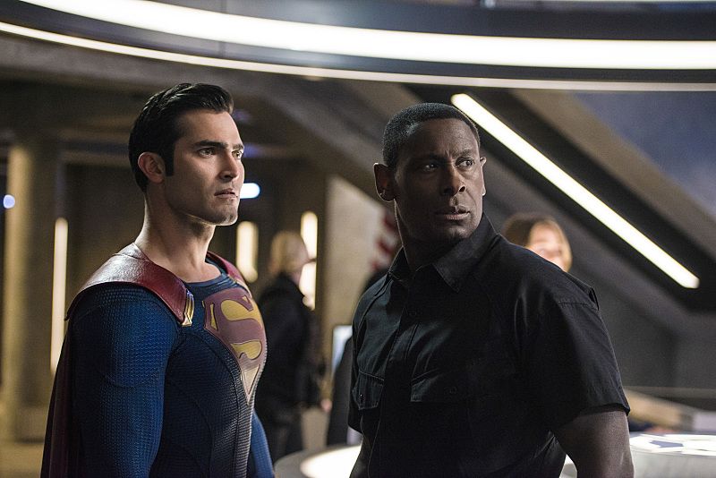 Supergirl -- The Last Children of Krypton -- Image SPG202b_0132 -- Pictured (L-R): Tyler Hoechlin as Clark/Superman and David Harewood as Hank Henshaw -- Photo: Diyah Pera/The CW -- ÃÂ© 2016 The CW Network, LLC. All Rights Reserved