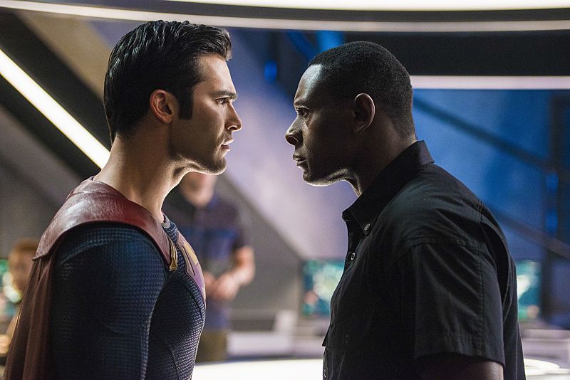 Supergirl -- The Last Children of Krypton -- Image SPG202b_0155 -- Pictured (L-R): Tyler Hoechlin as Clark/Superman and David Harewood as Hank Henshaw -- Photo: Diyah Pera/The CW -- ÃÂ© 2016 The CW Network, LLC. All Rights Reserved