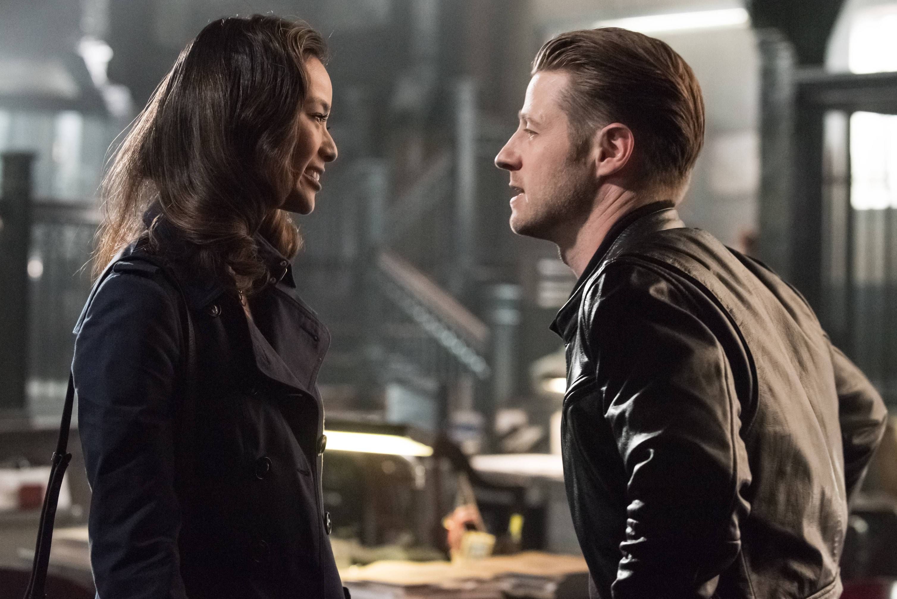 GOTHAM: L-R: Guest star Jamie Chung and Ben McKenzie in the ÒMad City: Better to Reign in HellÉÓ season premiere episode of GOTHAM airing airing Monday, Sept. 19 (8:00-9:01 PM ET/PT) on FOX. ©2015 Fox Broadcasting Co. Cr: Jeff Neumann/FOX.