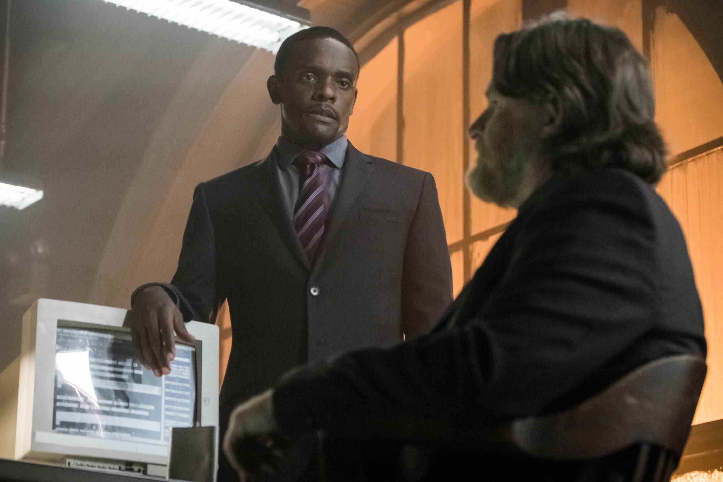 GOTHAM: L-R: Chris Chalk and Donal Logue in the ÒMad City: Better to Reign in HellÉÓ season premiere episode of GOTHAM airing airing Monday, Sept. 19 (8:00-9:01 PM ET/PT) on FOX. ©2015 Fox Broadcasting Co. Cr: Jeff Neumann/FOX.
