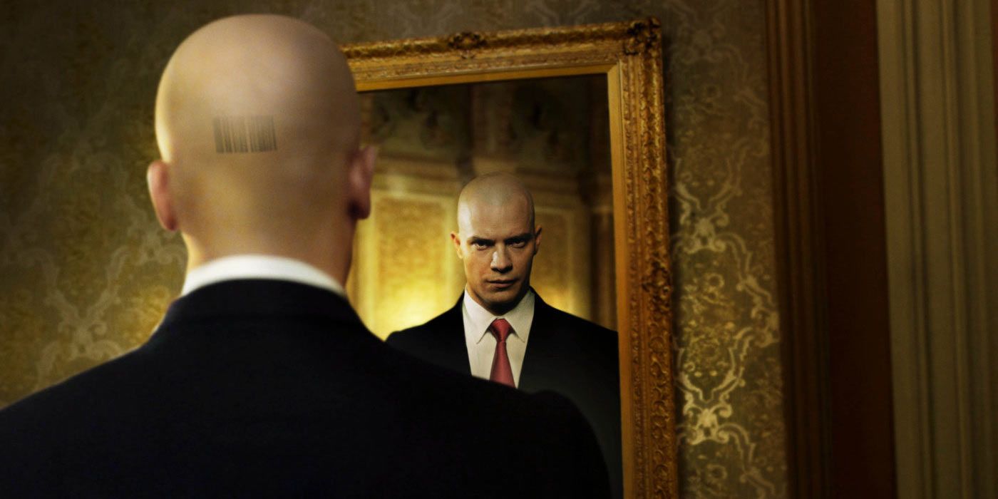 Agent 47 looking in the mirror in Hitman 