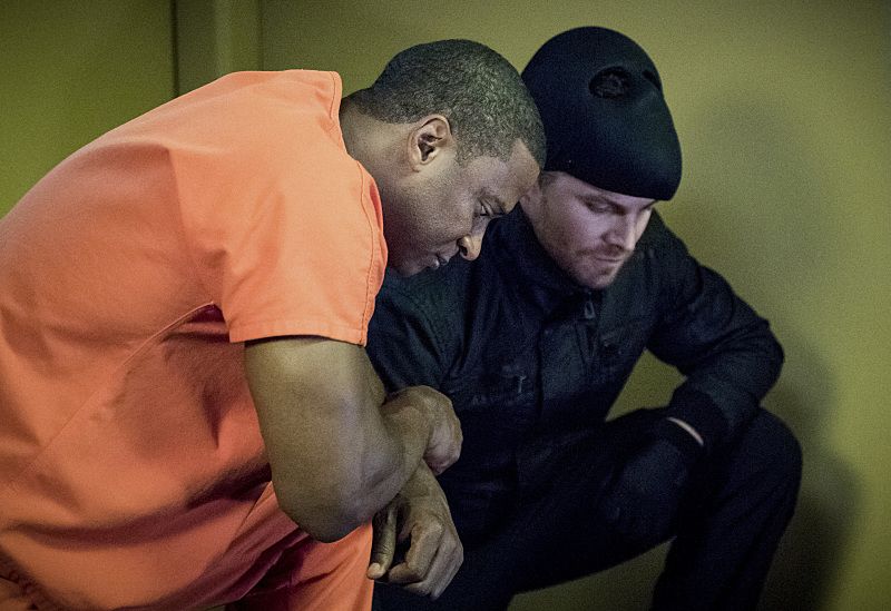 Arrow -- Penance -- Image AR504b_0002b.jpg -- Pictured (L-R): David Ramsey as John Diggle and Stephen Amell as Oliver Queen -- Photo: Dean Buscher/The CW -- ÃÂ© 2016 The CW Network, LLC. All Rights Reserved.