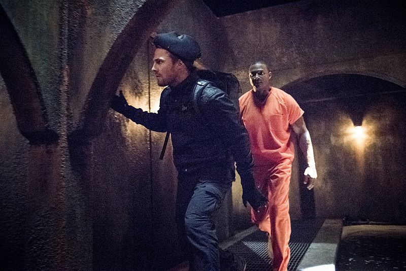 Arrow -- Penance -- Image AR504b_0170b.jpg -- Pictured (L-R): Stephen Amell as Oliver Queen and David Ramsey as John Diggle -- Photo: Dean Buscher/The CW -- ÃÂ© 2016 The CW Network, LLC. All Rights Reserved.