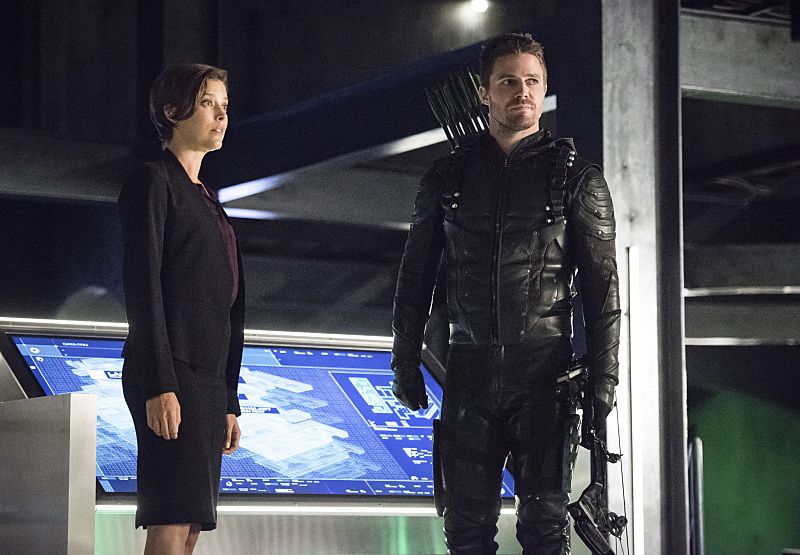 Arrow -- Penance -- Image AR504b_0311b.jpg -- Pictured (L-R): Audrey Marie Anderson as Lyla Michaels and Stephen Amell as Oliver Queen -- Photo: Dean Buscher/The CW -- ÃÂ© 2016 The CW Network, LLC. All Rights Reserved.