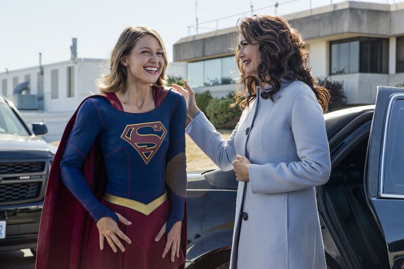 Supergirl -- Welcome to Earth -- Image SPG203b_BTS_0273 -- Pictured: Behind the scenes with Melissa Benoist as Kara/Supergirl and guest Lynda Carter as President, Olivia Marsdin -- Photo: Bettina Strauss/The CW -- © 2016 The CW Network, LLC. All Rights Reserved