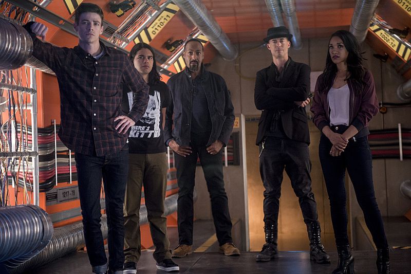 The Flash -- Killer Frost -- Pictured (L-R): Grant Gustin as Barry Allen, Carlos Valdes as Cisco Ramon, Jesse L. Martin as Detective Joe West, Tom Cavanagh as Harrison Wells and Candice Patton as Iris West -- Photo: Diyah Pera/The CW -- Ã© 2016 The CW Network, LLC. All rights reserved.