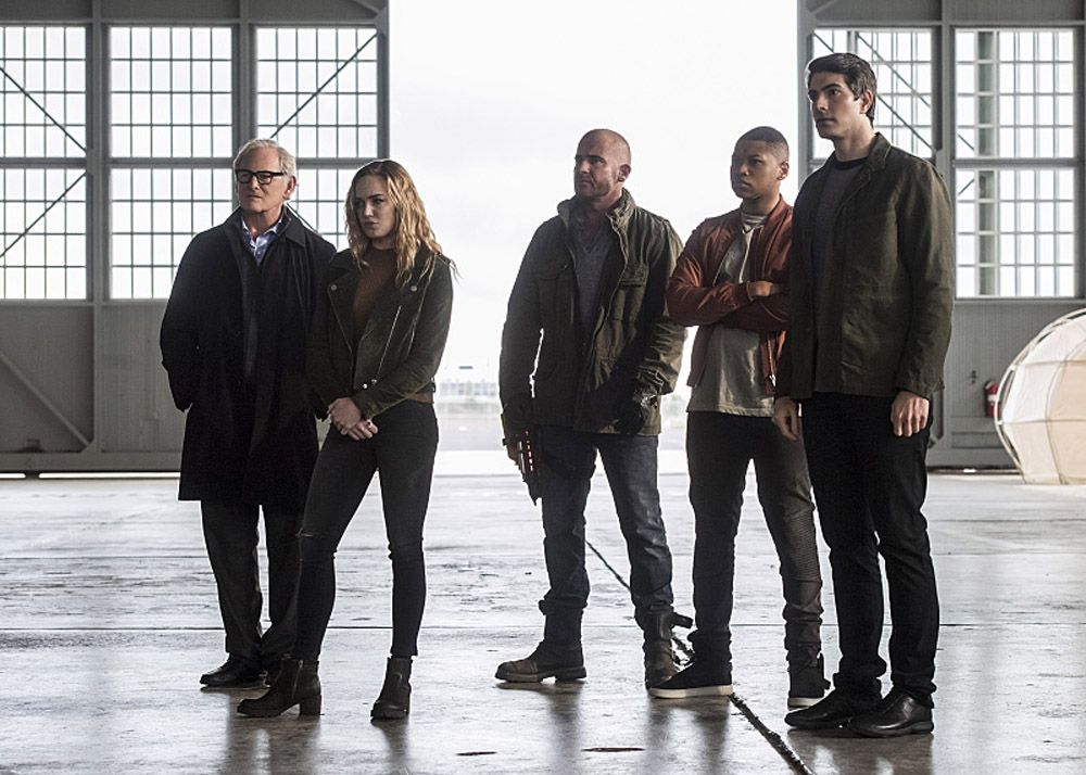 The Flash -- Invasion! -- Image FLA308b_0134b.jpg -- Pictured (L-R): Victor Garber as Professor Martin Stein, Caity Lotz as Sara Lance/White Canary, Dominic Purcell as Mick Rory/Heat Wave, Franz Drameh as Jefferson Jax Jackson and Brandon Routh as Ray Palmer/Atom -- Photo: Dean Buscher/The CW -- ÃÂ© 2016 The CW Network, LLC. All rights reserved.