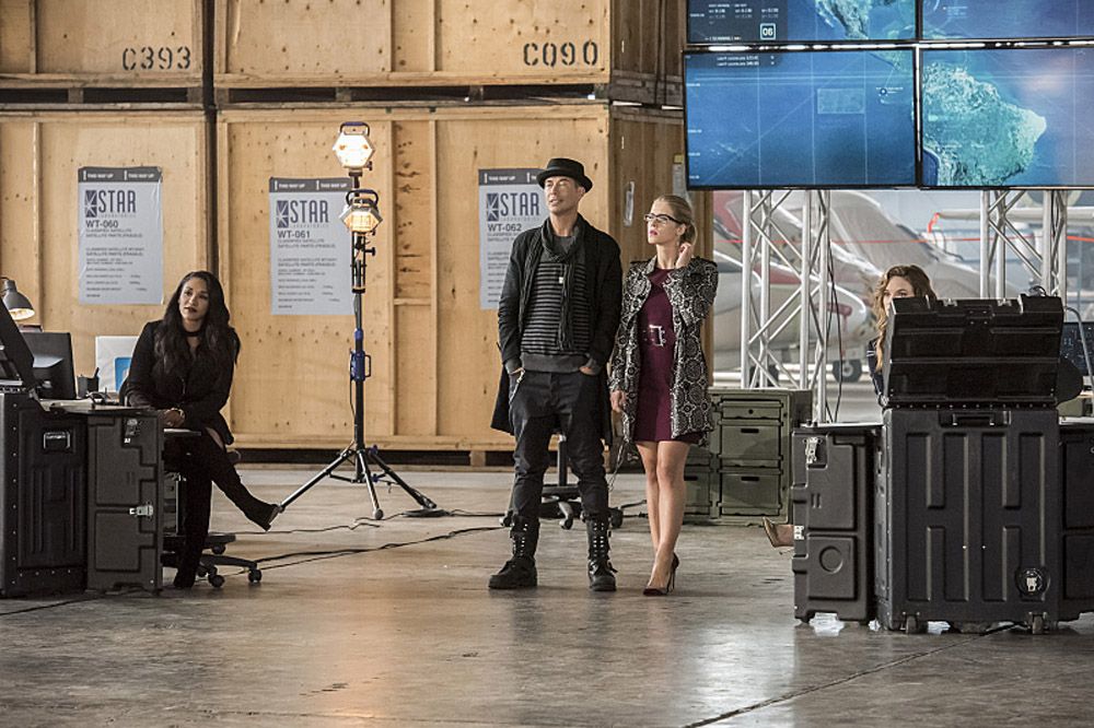 The Flash -- Invasion! -- Image FLA308b_0171b.jpg -- Pictured (L-R): Candice Patton as Iris West, Tom Cavanagh as Harrison Wells, Emily Bett Rickards as Felicity Smoak and Danielle Panabaker as Caitlin Snow -- Photo: Dean Buscher/The CW -- ÃÂ© 2016 The CW Network, LLC. All rights reserved.