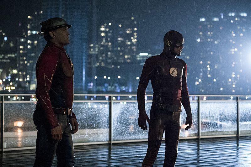 The Flash -- The Present -- Image FLA309a_0325b.jpg -- Pictured (L-R): John Wesley Shipp as Jay Garrick and Grant Gustin as The Flash -- Photo: Katie Yu/The CW -- ÃÂ© 2016 The CW Network, LLC. All rights reserved.
