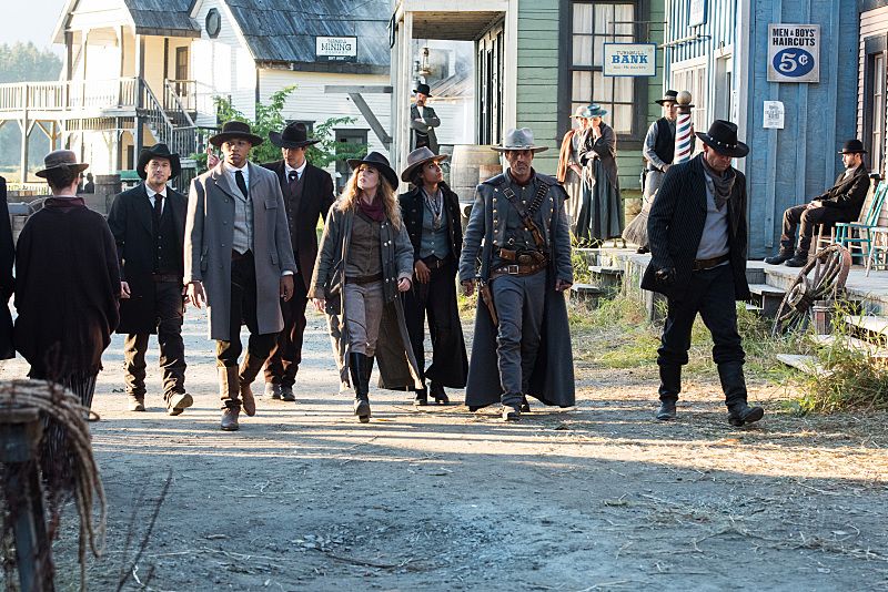 DC&#039;s Legends of Tomorrow --Outlaw Country -- Pictured (L-R): Nick Zano as Nate Heywood/Steel, Franz Drameh as Jefferson Jax Jackson, Brandon Routh as Ray Palmer/Atom, Caity Lotz as Sara Lance/White Canary, Maisie Richardson- Sellers as Amaya Jiwe/Vixen, Johnathon Schaech as Jonah Hex and Dominic Purcell as Mick Rory/Heat Wave -- Photo: Dean Buscher/The CW -- Ã© 2016 The CW Network, LLC. All Rights Reserved.