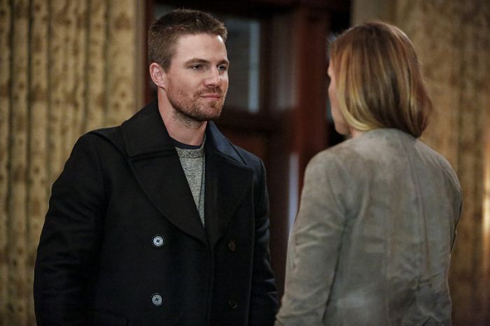 Arrow -- Invasion! -- Pictured (L-R): Stephen Amell as Oliver Queen and Katie Cassidy as Laurel Lance -- Photo: Bettina Strauss/The CW -- Ã© 2016 The CW Network, LLC. All Rights Reserved.