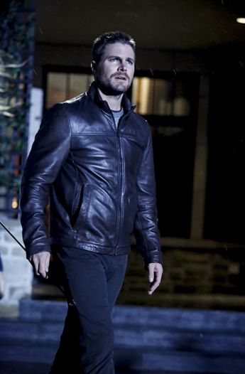 Arrow -- Invasion! -- Pictured: Stephen Amell as Oliver Queen -- Photo: Bettina Strauss/The CW -- Ã© 2016 The CW Network, LLC. All Rights Reserved.