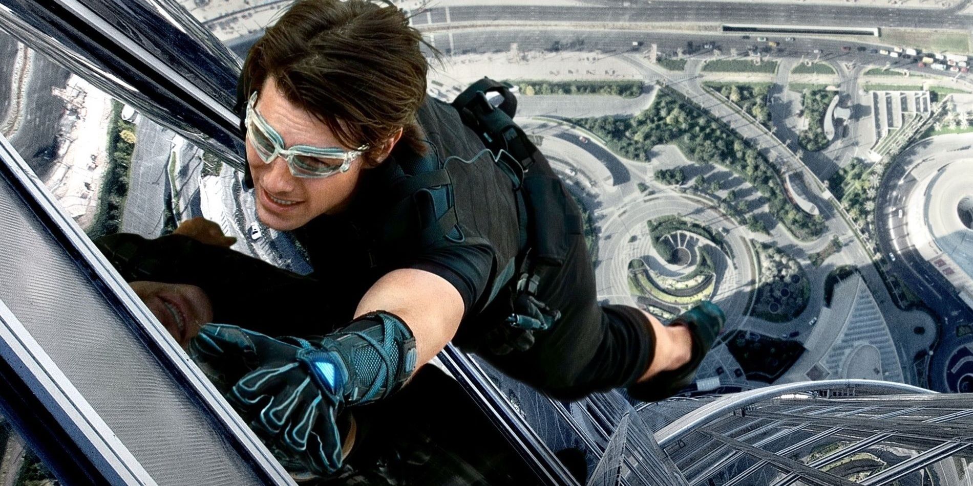 Tom Cruise Climbing the tallest building in the world in Ghost Protocol 