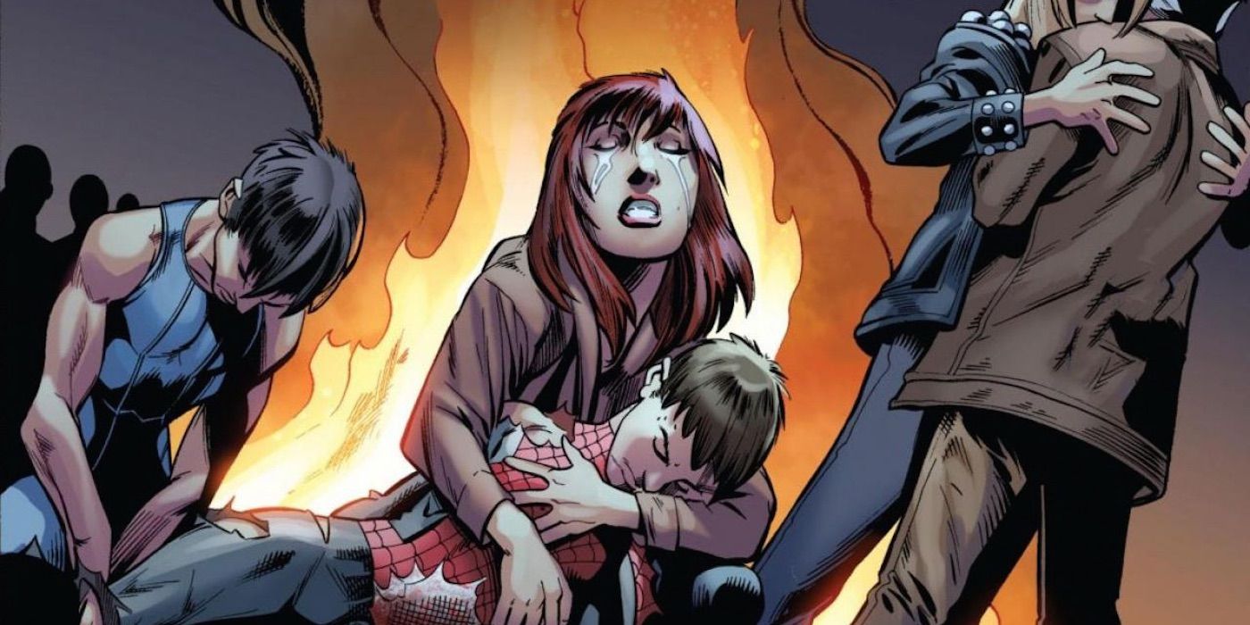 Mary Jane holding Peter Parker as he dies in the Ultimate Spider-Man comics