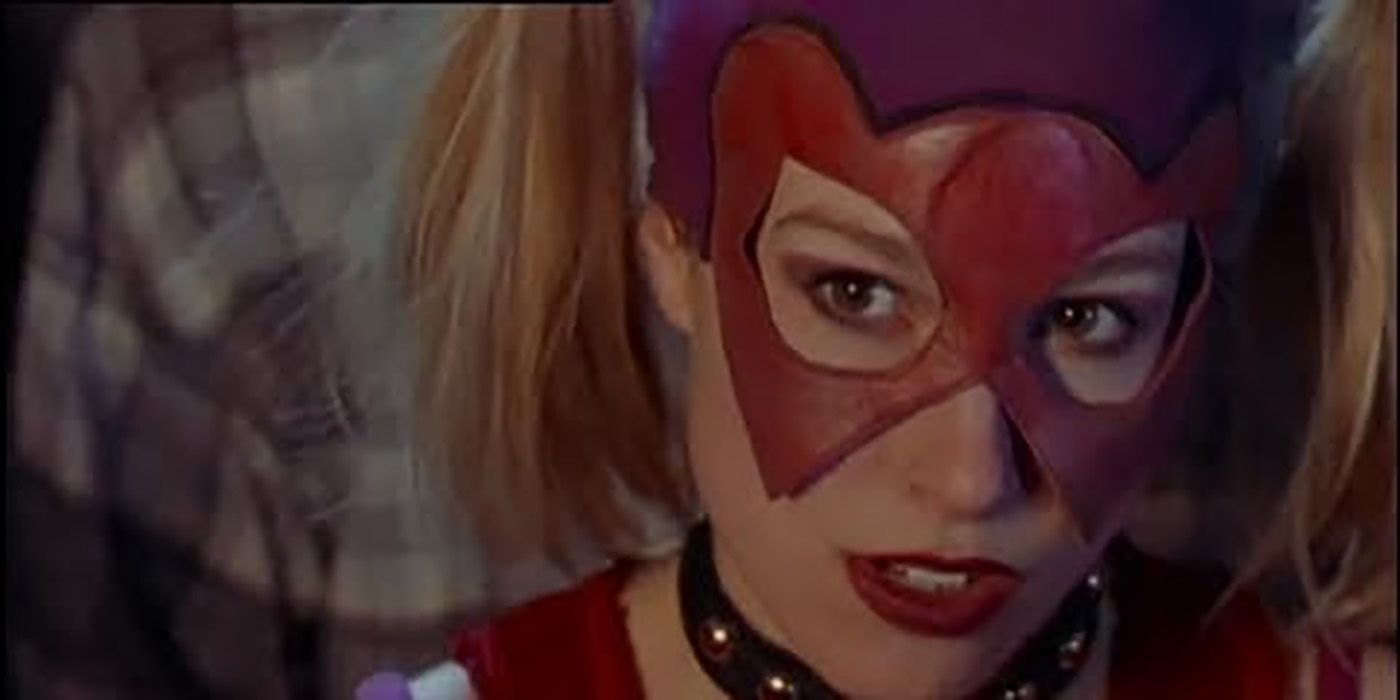 Sarah Carter as Maria Valentine in Los Luchadores looking determined to fighr