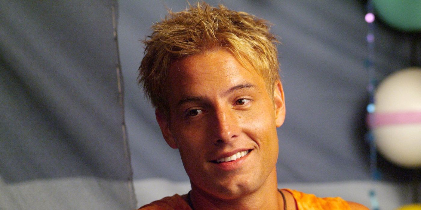 Arthur Curry (Justin Hartley) smiling in Aquaman