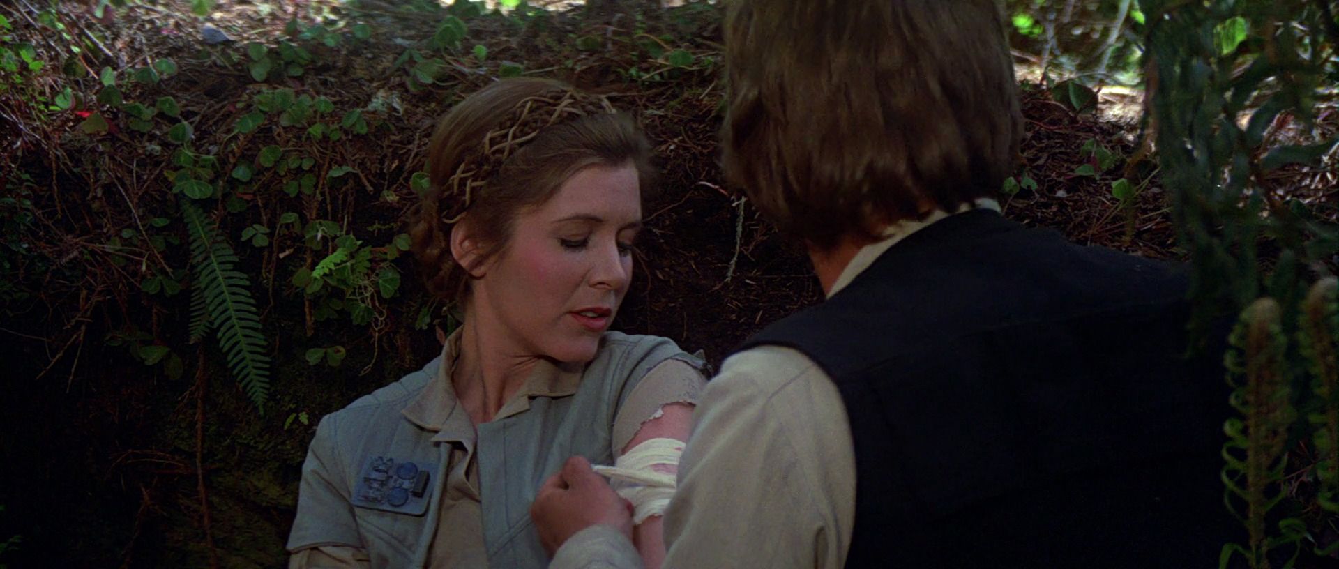 Han patched up Leia after she is shot