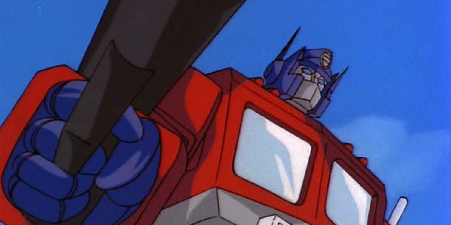 Optimus Prime holding a weapon in his G1 form.