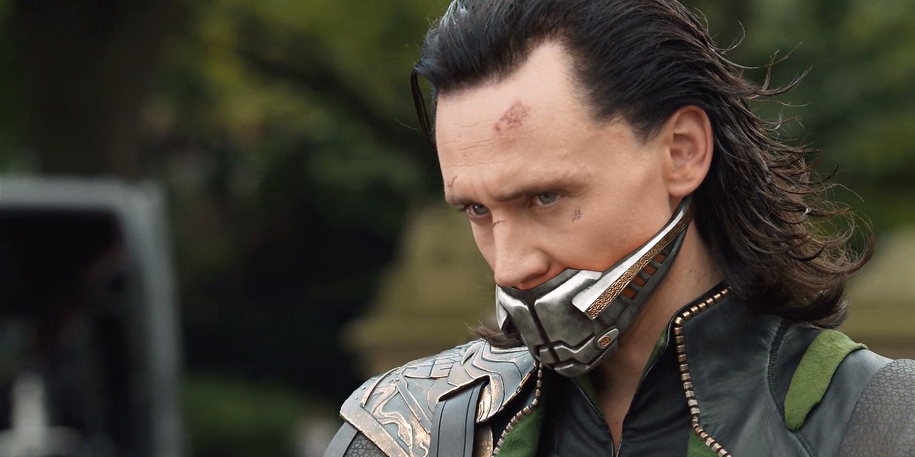 Tom-Hiddleston-Loki-Captured