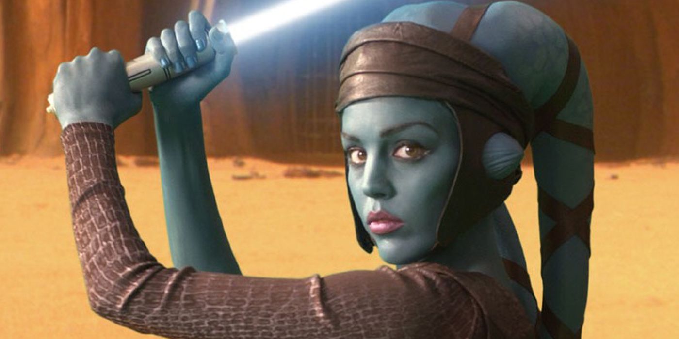 Aayla Secura holds her blue lightsaber during a battle in Star Wars: Attack of the Clones