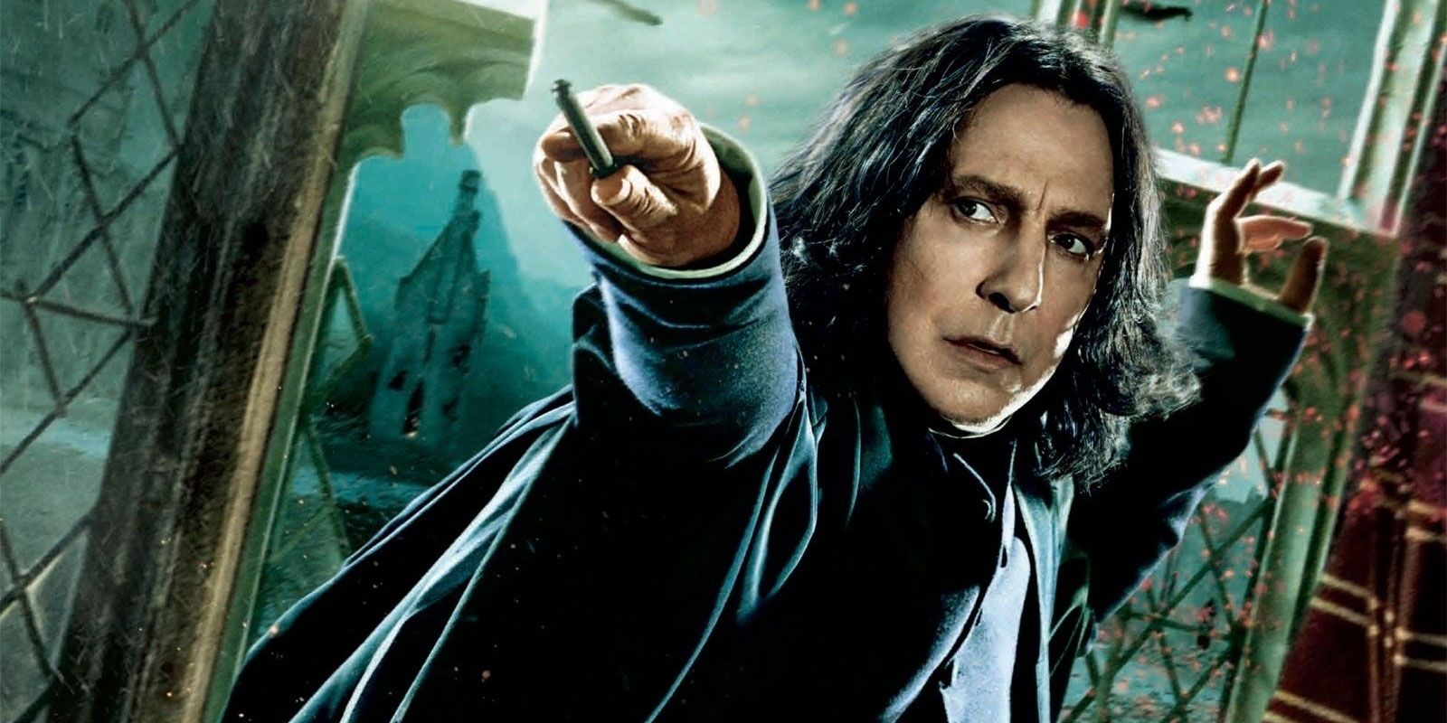 Snape (Alan Rickman) segura sua varinha em um pôster de Harry Potter e as Relíquias da Morte Parte 2