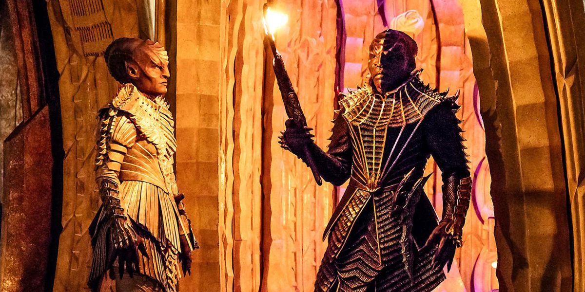 Klingons on Star Trek: Discovery standing with lights.