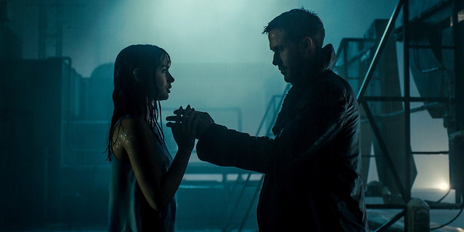 joi and K meeting in the rain in blade runner 2049