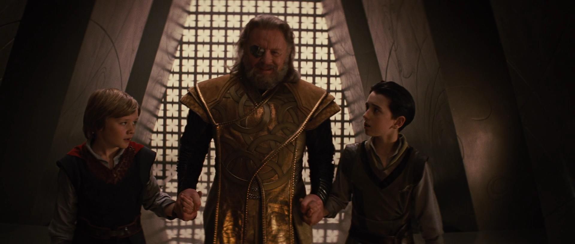 Odin holding hands with Young Thor and Loki