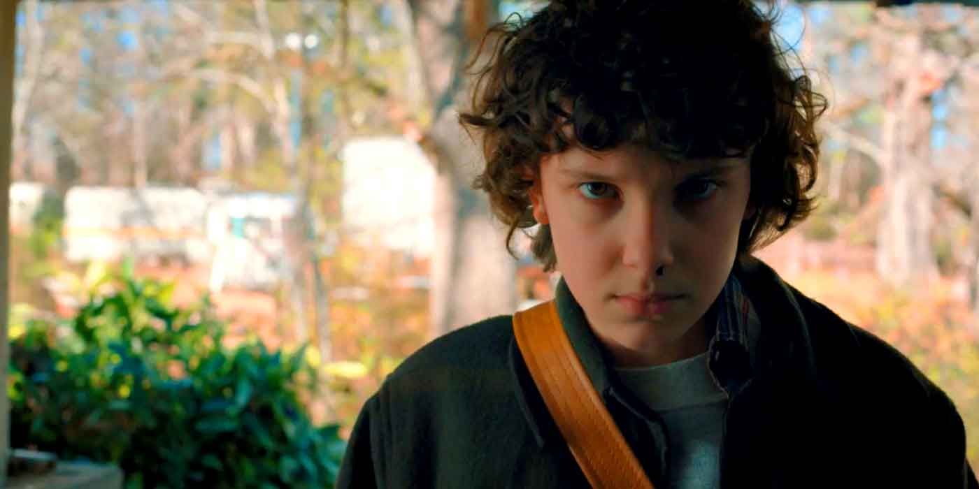 Eleven at her mother's door in Stranger Things