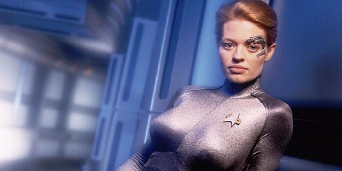 Seven of Nine poses in a corrirdor in Star Trek: Voyager