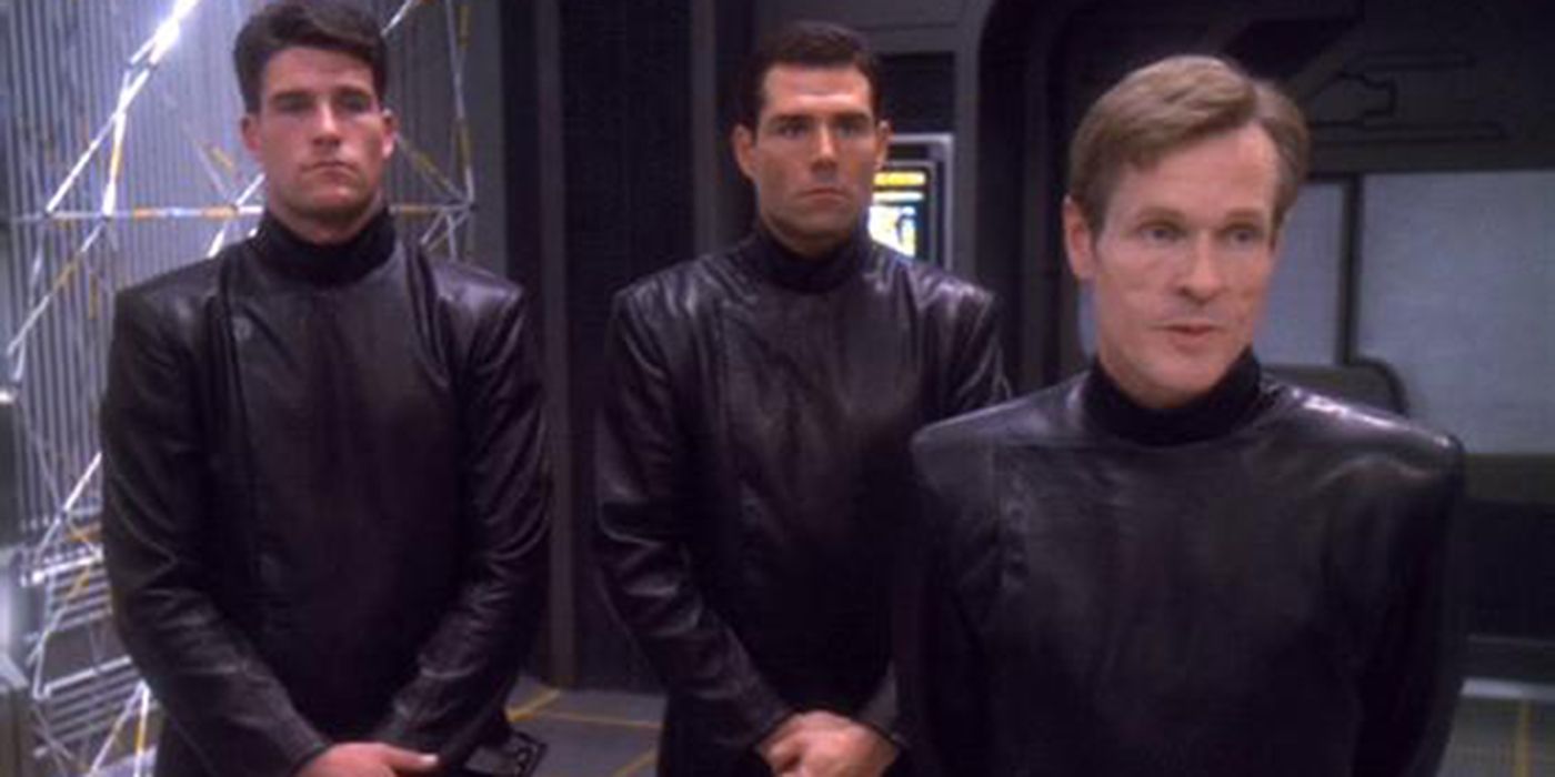 Luther Sloan (right) leads a Section 31 task force in 'Star Trek: Deep Space Nine'