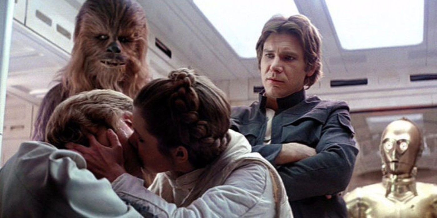 luke and leia kiss in the empire strikes back