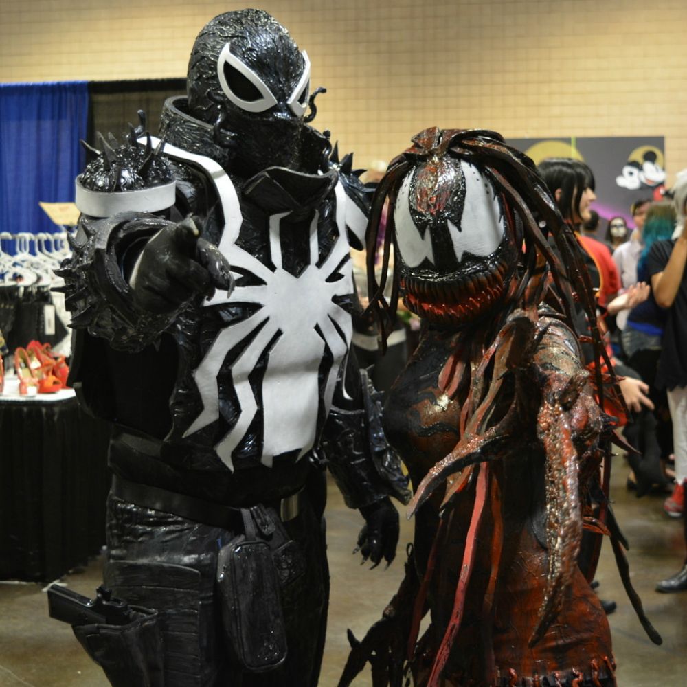 Agent Venom and Carnage Cosplays