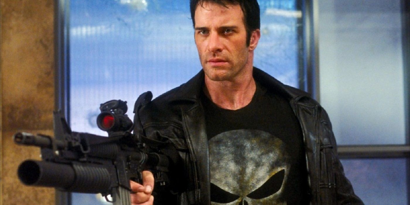 Thomas Jane's Punisher aims a gun in the sequel movie 