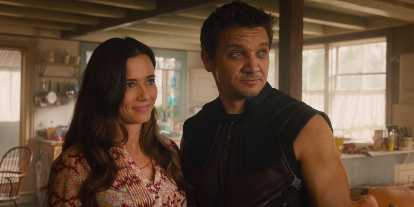Hawkeye and his wife in Avengers Age of Ultron