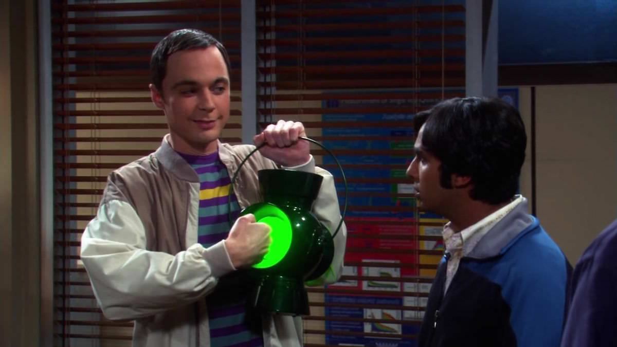 The Big Bang Theory Sheldon Cooper with Green Lantern power battery