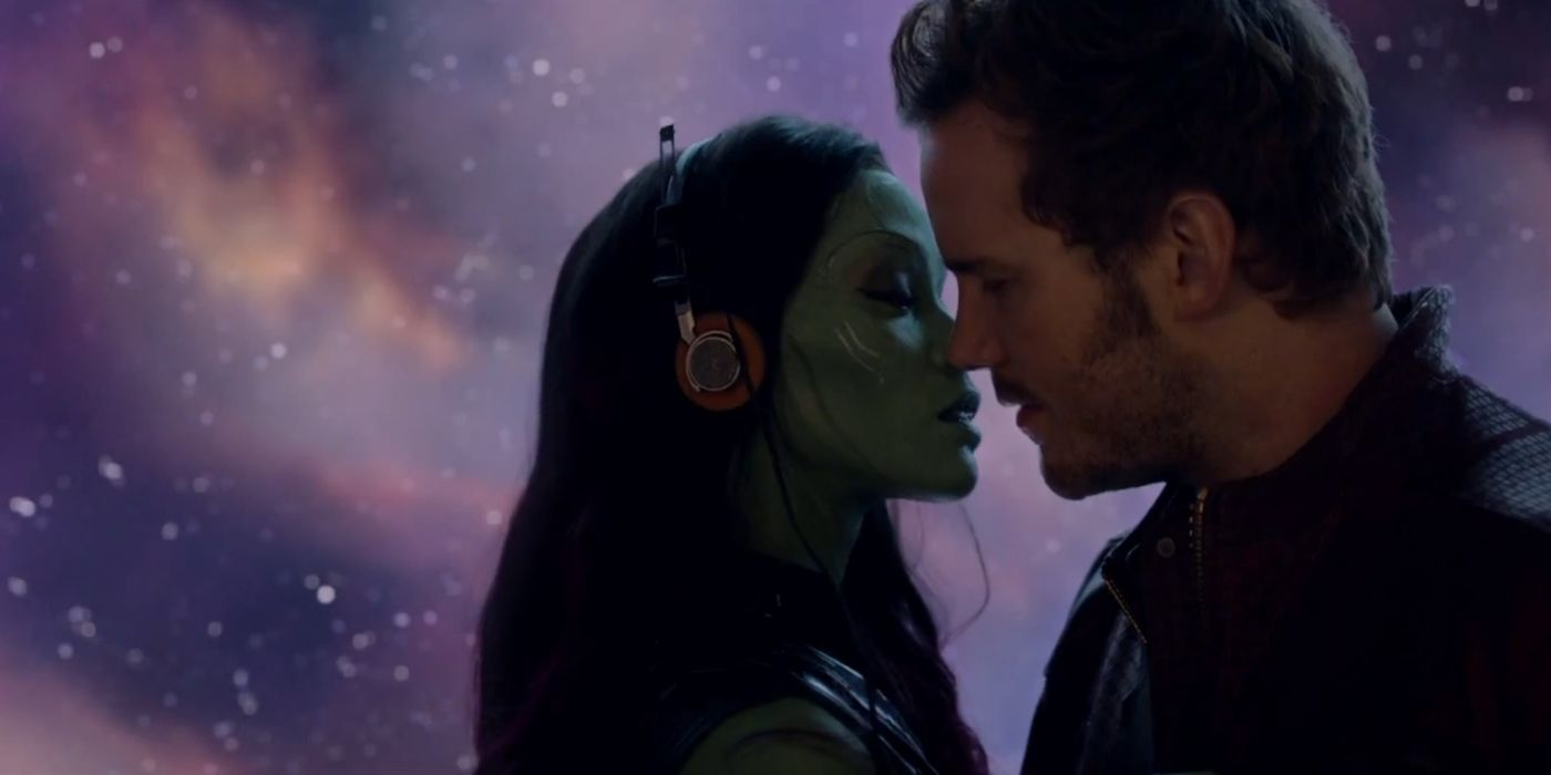 Peter and Gamora about to kiss