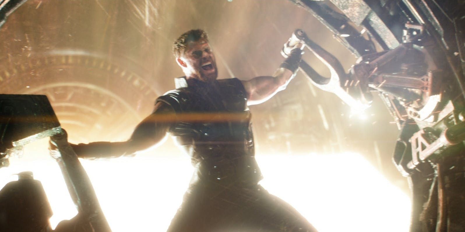 Thor abrindo Nidavellir em Vingadores: Guerra Infinita