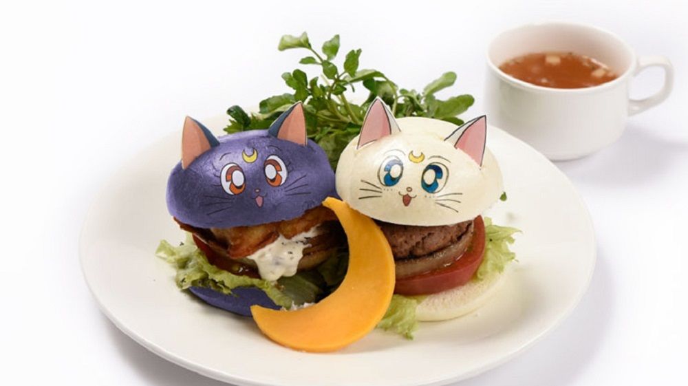 Sailor_Moon_Cafe_Luna_and_Artemis_Burgers
