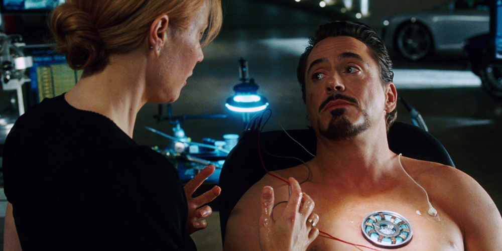 Pepper Potts removes Tony Stark's arc reactor in MCU.