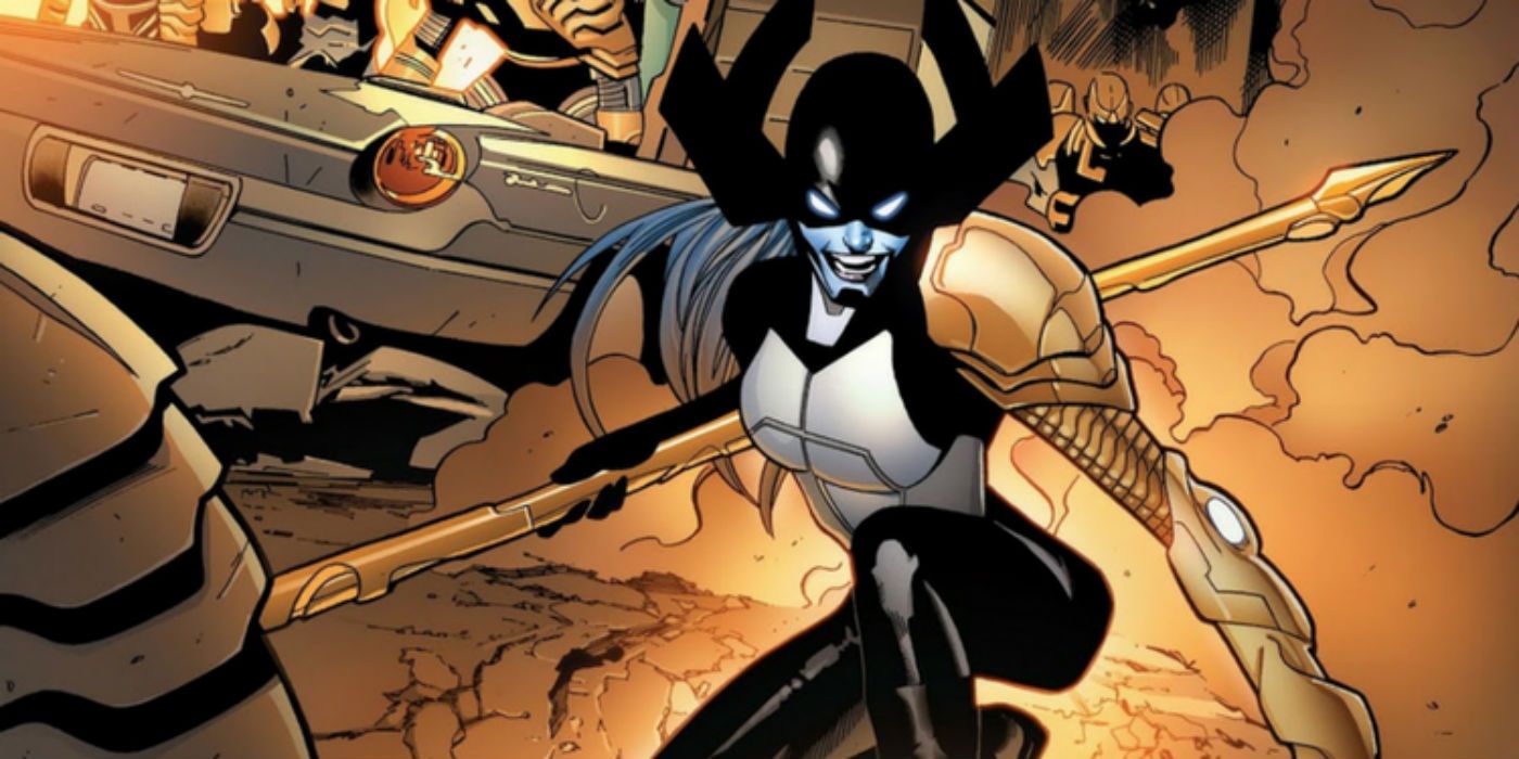 Proxima Midnight kneeling with a large hammer weapon