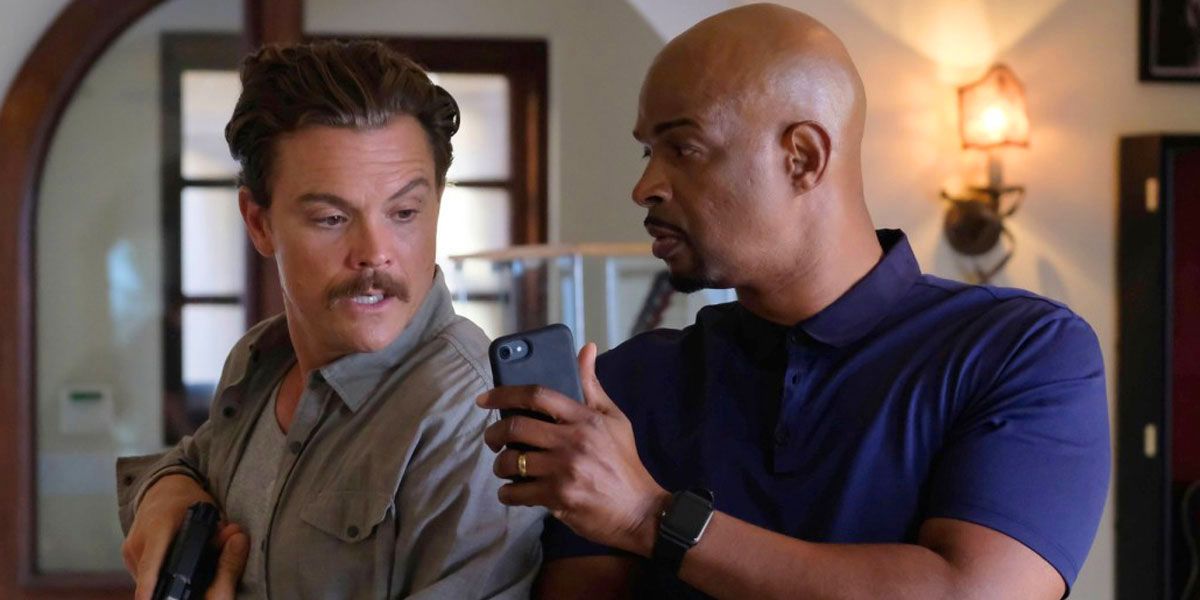 Riggs and Murtaugh bicker in Lethal Weapon TV series.