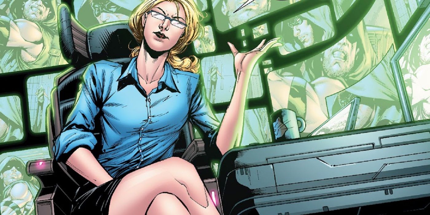 Felicity Smoak in DC Comics watching footage of Green Arrow in action
