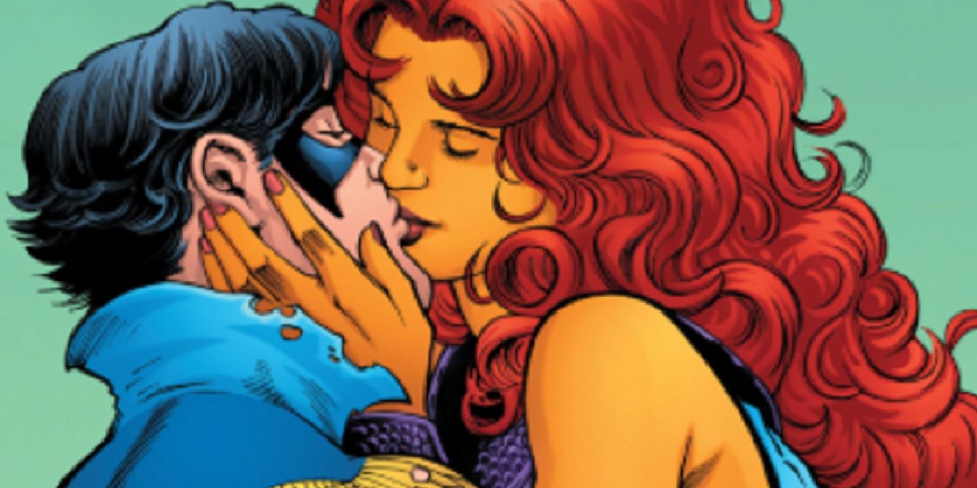 Nightwing and Starfire kissing in DC Comics