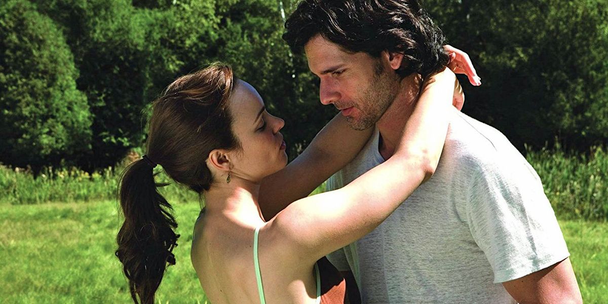 Rachel McAdams with her arms around Eric Bana in The Time Traveler's Wife.