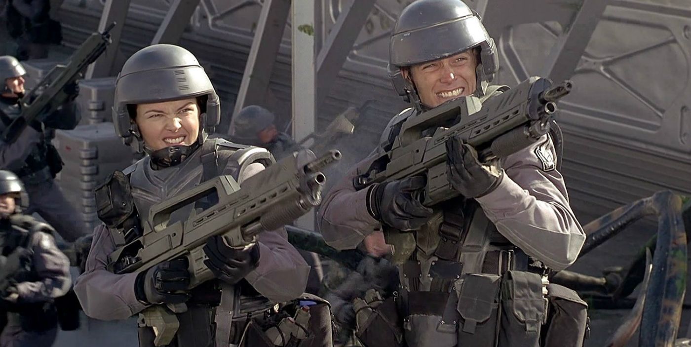 starship-troopers-soldiers-fighting