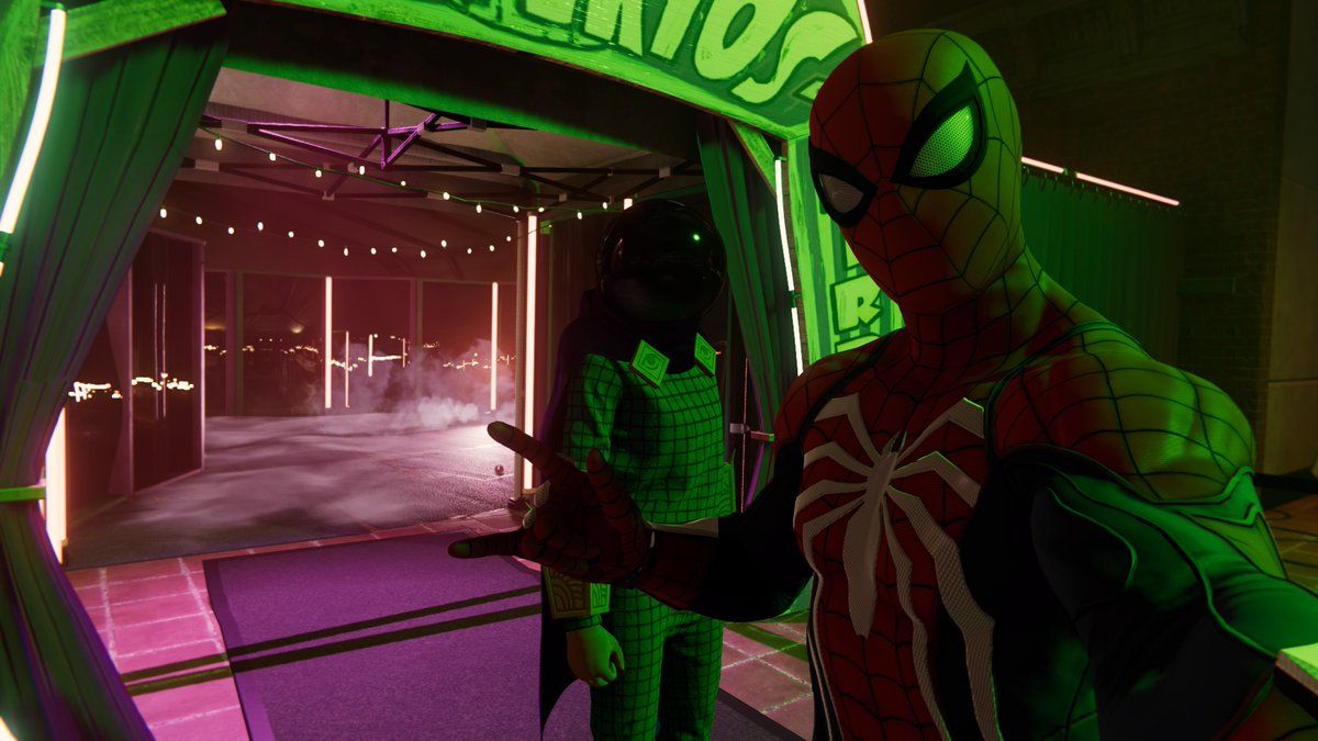 Mysterio costume at Halloween Party from Spider-Man for PS4