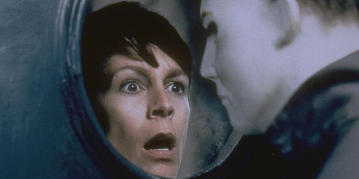 Laurie Strode faces Michael Myers in Halloween H20
